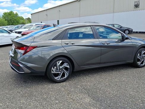 Used 2025 Hyundai Elantra Sport FWD image 8
