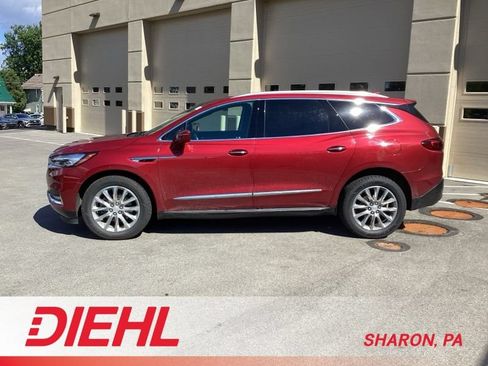 Used 2019 Buick Enclave Essence w/ LPO, Luxury Package AWD/4WD image 4