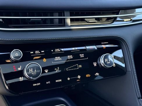 New 2026 INFINITI QX60 Sport image 5