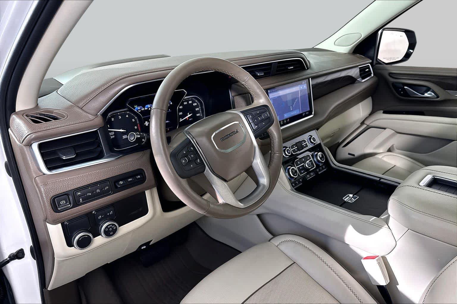 Used 2021 GMC Yukon Denali w/ Denali Premium Package RWD image 17