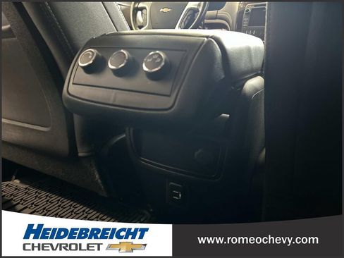 Used 2017 Chevrolet Traverse LT w/ Style and Technology Package FWD image 17