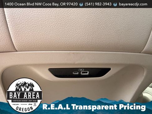 Used 2021 Chrysler Pacifica Touring-L FWD image 27