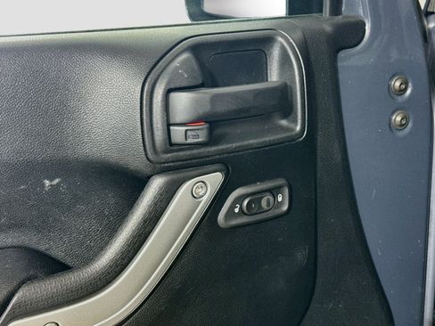 Used 2016 Jeep Wrangler Unlimited Sahara AWD/4WD image 24