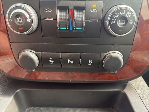 Used 2013 Chevrolet Avalanche LS w/ All-Star Edition AWD/4WD image 28