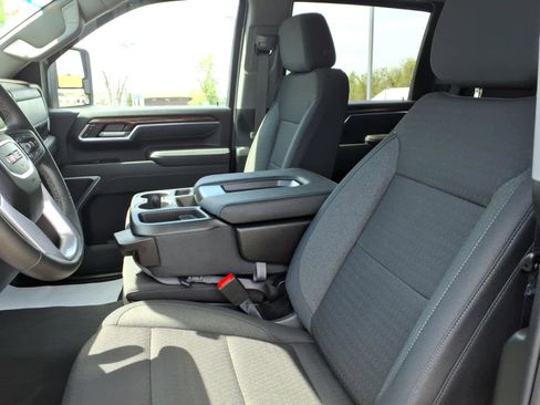 Used 2025 GMC Sierra 2500 SLE w/ SLE Value Package; AWD/4WD image 4