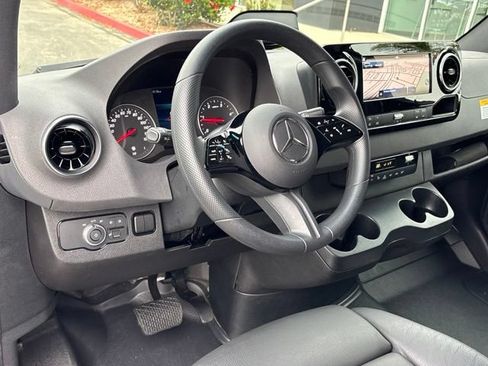 Used 2025 Mercedes-Benz Sprinter 2500 image 14