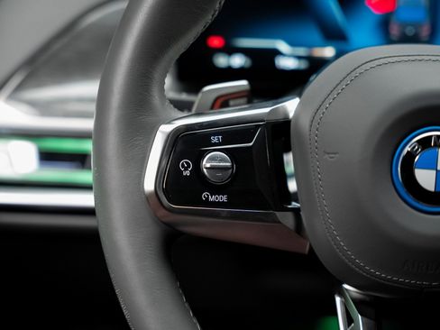 Used 2023 BMW i7 xDrive60 image 42