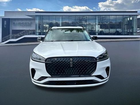 New 2025 Lincoln Aviator Reserve w/ Luxury Package RWD image 2