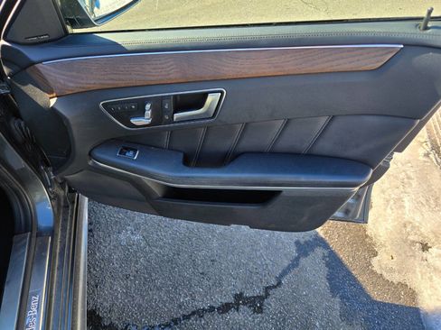 Used 2016 Mercedes-Benz E 400 E 400 4MATIC AWD 4dr Sedan image 32