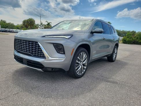 Used 2026 Buick Enclave Avenir FWD image 2