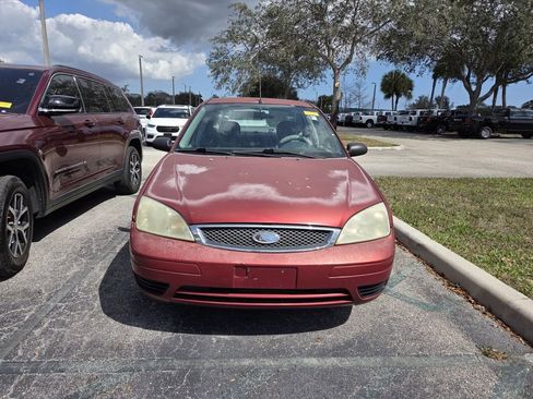 Used 2005 Ford Focus ZX4 Sedan image 2