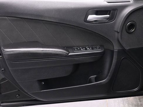 Used 2018 Dodge Charger R/T w/ Blacktop Package image 9