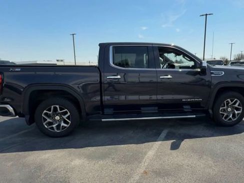 Used 2023 GMC Sierra 1500 SLT w/ SLT Premium Plus Package AWD/4WD image 9
