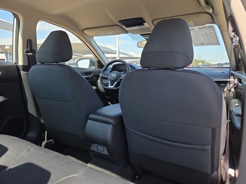 Used 2025 Nissan Altima 2.5 SV FWD image 16