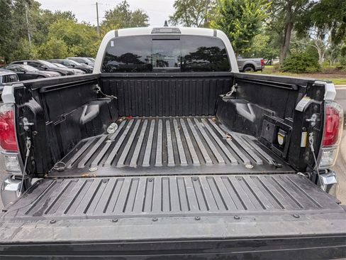 Used 2023 Toyota Tacoma TRD Off-Road image 31