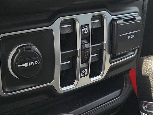 Used 2025 Jeep Wrangler Unlimited Sahara w/ Safety Group image 26