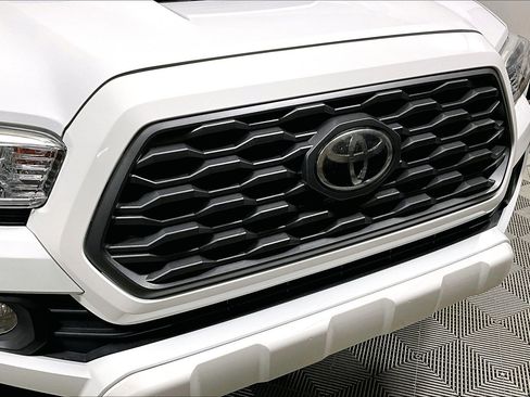 Used 2020 Toyota Tacoma TRD Sport image 30