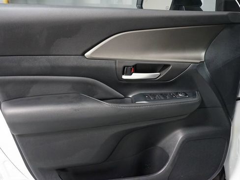 Certified 2024 Toyota Grand Highlander XLE image 30