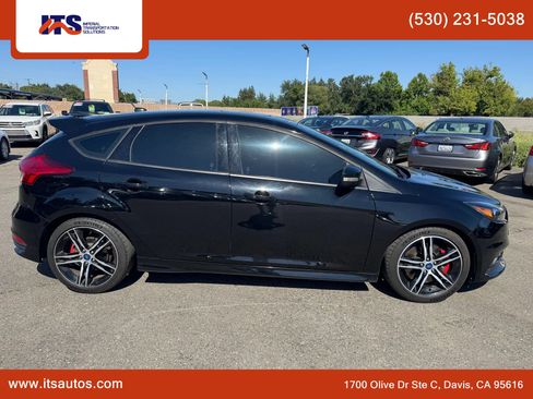 Used 2018 Ford Focus ST w/ Equipment Group 402A FWD image 6