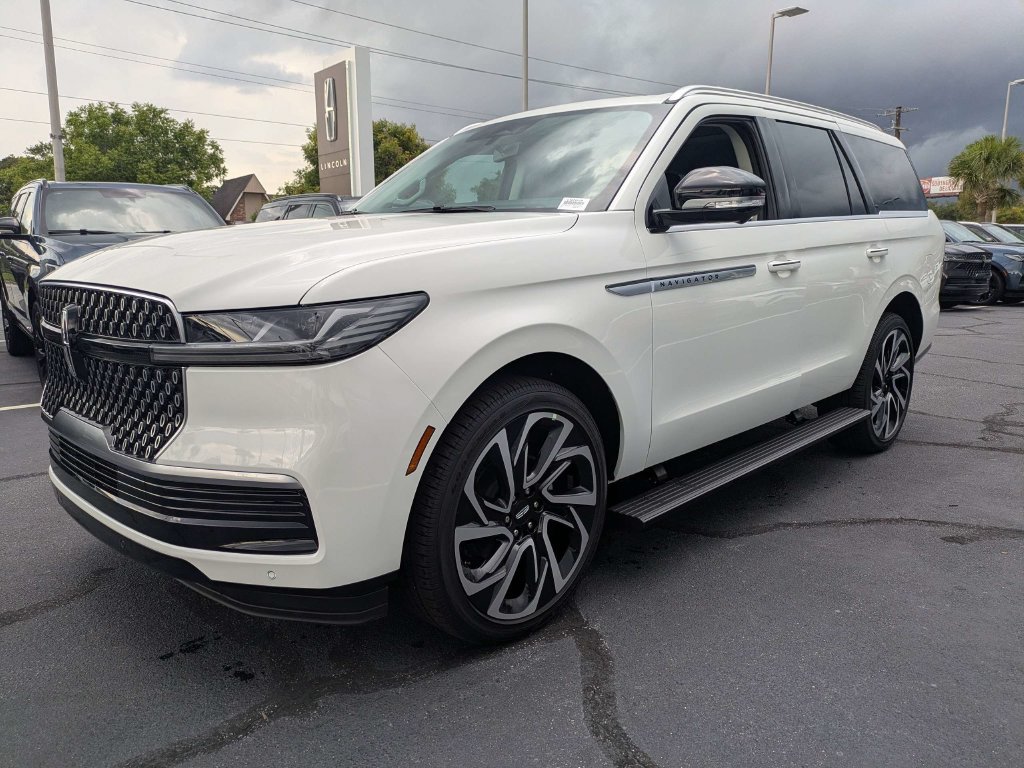 New 2027 Lincoln Navigator Reserve AWD/4WD image 8