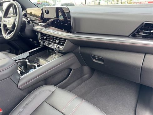 Used 2025 Chevrolet Suburban RST w/ Sun And Tow Package image 5