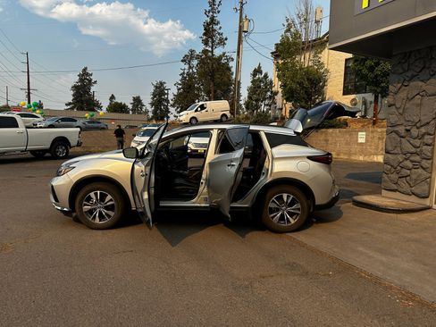 Used 2023 Nissan Murano SV image 6