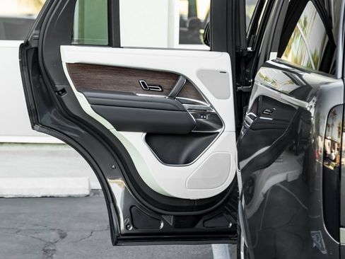 Used 2023 Land Rover Range Rover SE image 20