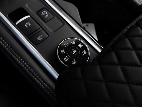Used 2024 Nissan Pathfinder Platinum AWD/4WD image 26