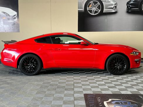 Used 2018 Ford Mustang Coupe image 3