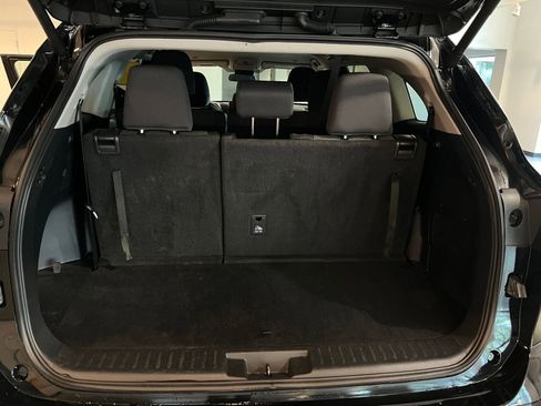 Used 2025 Toyota Highlander LE FWD image 33