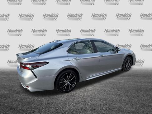 Used 2024 Toyota Camry SE w/ Convenience Package FWD image 10