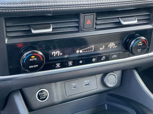 Used 2022 Nissan Rogue SV image 19