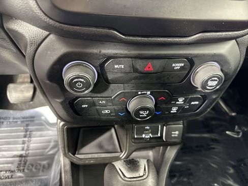 Used 2020 Jeep Renegade Altitude FWD image 6