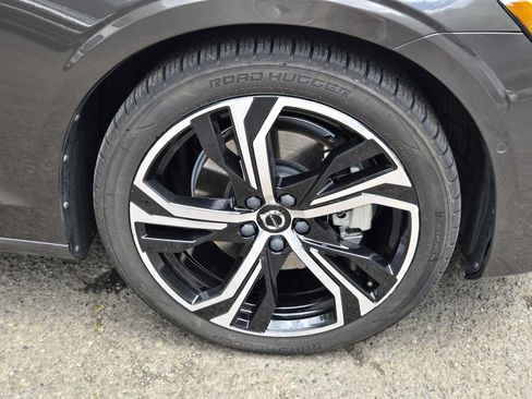 Used 2024 Volvo S60 B5 Plus FWD image 9