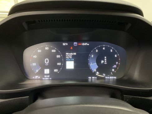 Used 2020 Volvo XC40 T5 Momentum w/ Protection Package Premier image 29