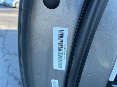 Used 2025 Chevrolet Trax LT w/ LT Convenience Package image 28