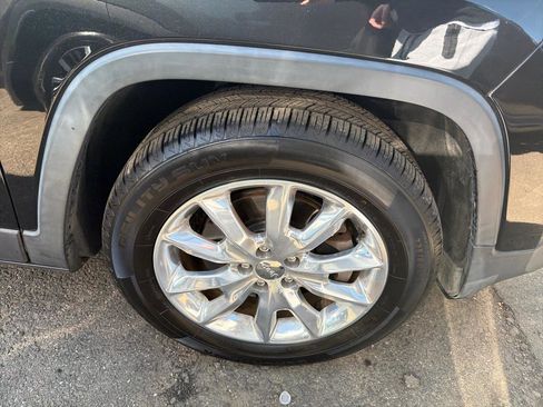 Used 2016 Jeep Cherokee Limited image 4