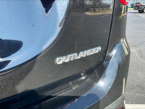 Used 2018 Mitsubishi Outlander FWD image 23