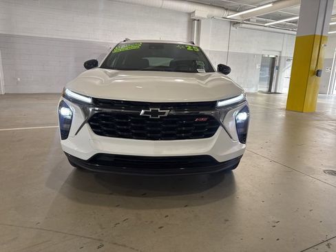 Used 2025 Chevrolet Trax RS w/ Driver Confidence Package image 3