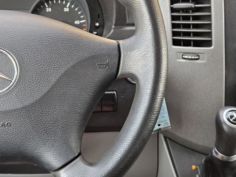 Used 2017 Mercedes-Benz Sprinter 2500 image 23
