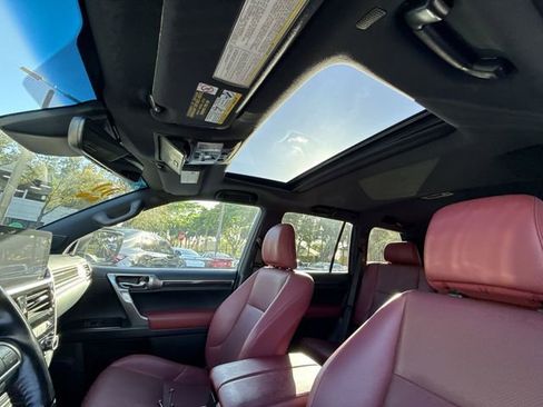 Used 2022 Lexus GX 460 Premium w/ Premium Package image 22