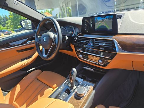 Used 2018 BMW 530e RWD image 10