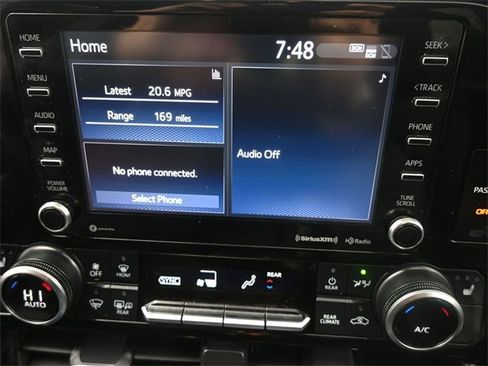 Used 2022 Toyota Highlander XLE image 6