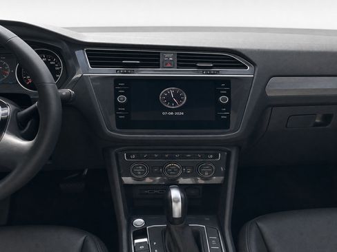 Used 2020 Volkswagen Tiguan SE w/ Panoramic Sunroof Package AWD/4WD image 14