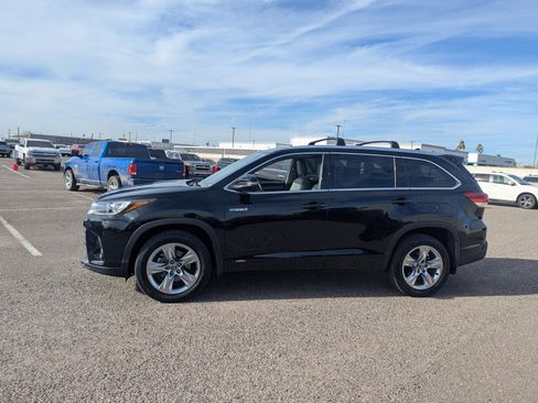 Used 2019 Toyota Highlander Limited image 2