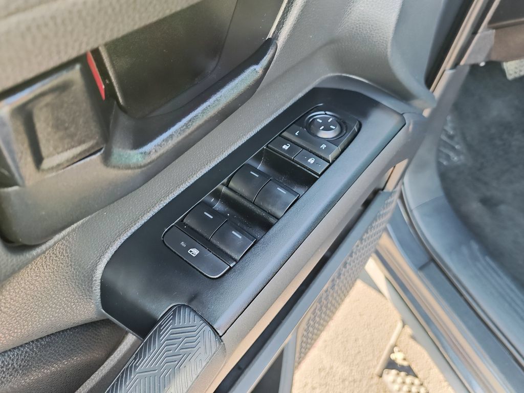 Used 2025 Toyota Tacoma SR5 AWD/4WD image 11