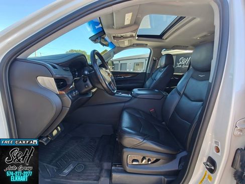 Used 2019 Cadillac Escalade Luxury AWD/4WD image 18