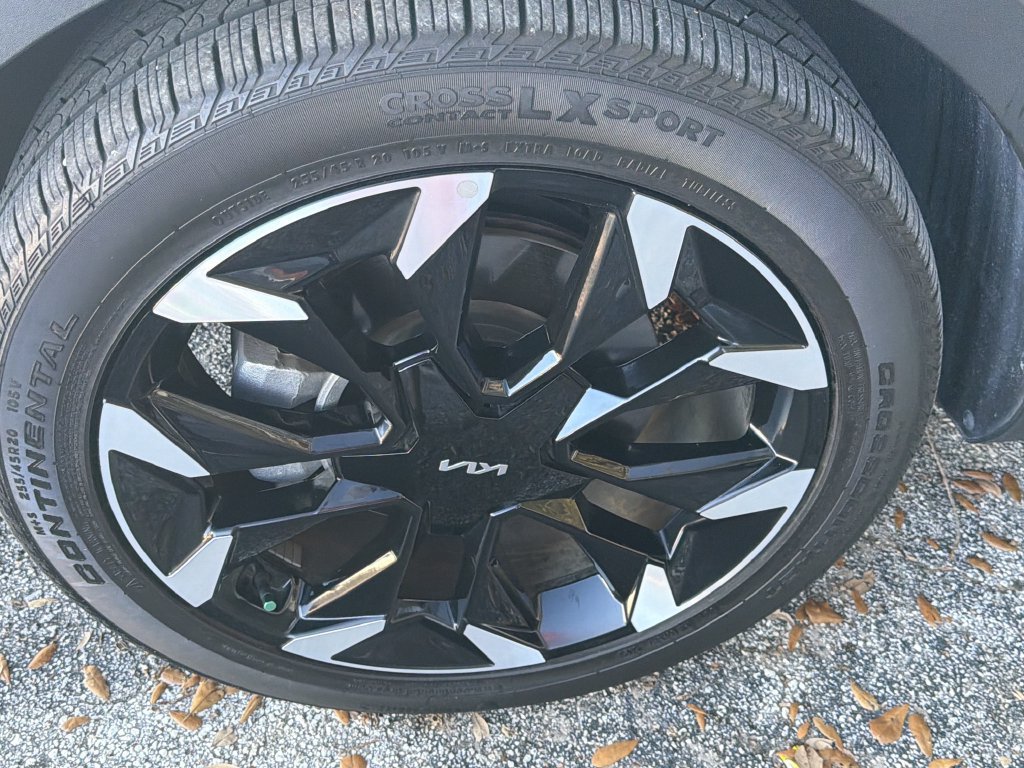 Certified 2024 Kia Sorento SX FWD image 9