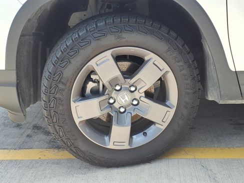 Used 2025 Honda Ridgeline TrailSport image 3