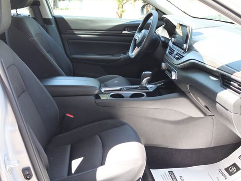 Used 2024 Nissan Altima 2.5 SV FWD image 27
